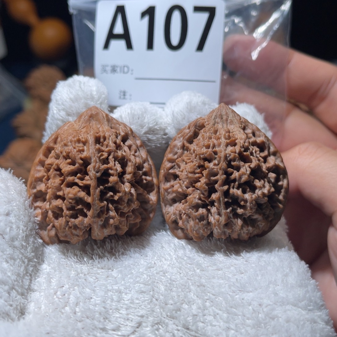 文玩核桃把件满天星狮子头39全品