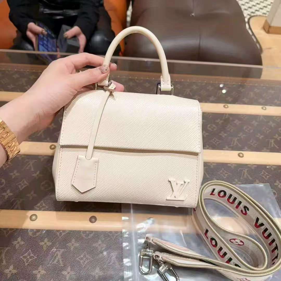 99新 LouisVuitton/路易威登 Cluny 奶白色水波纹单肩包！芯片款