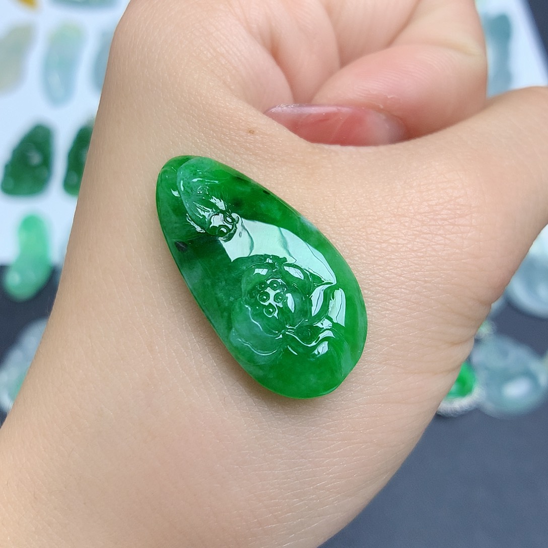 翡翠颈饰未镶嵌荷叶鱼