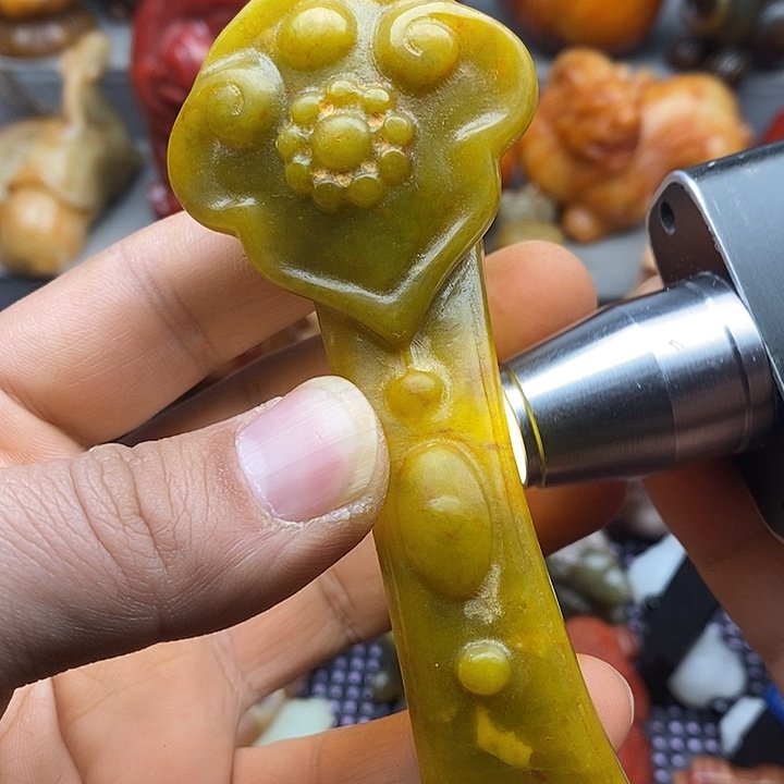 未镶嵌蛇纹石玉颈饰