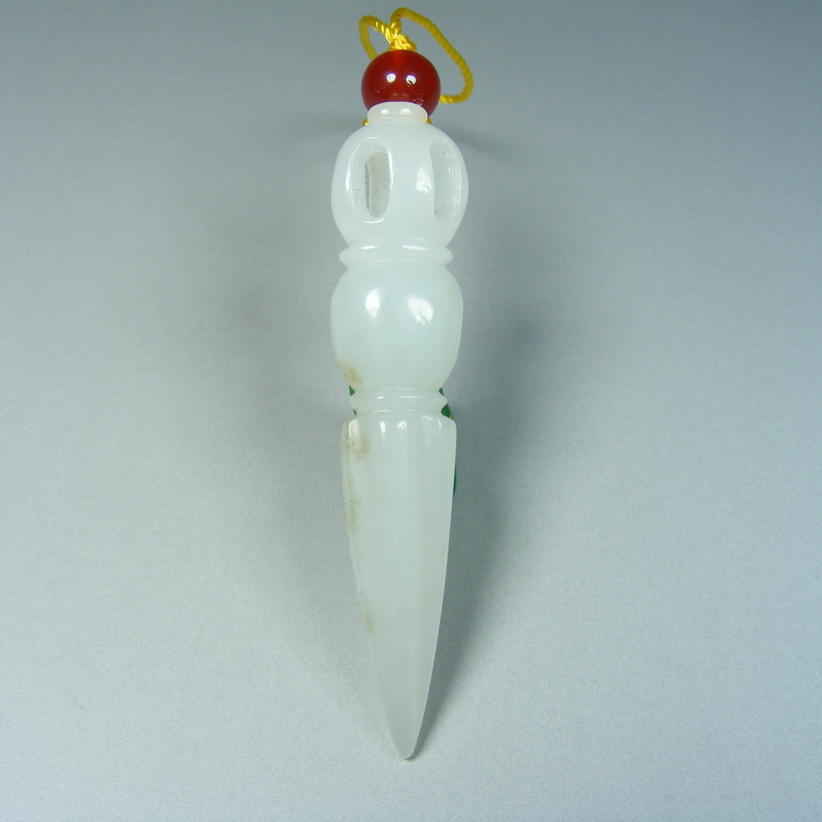 几十年的和田白玉带糖色镂空圆雕金刚杵小坠佩