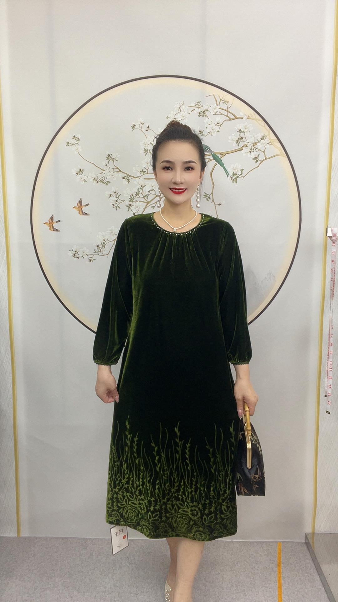 6336秋季中长款时尚纯色妈妈金丝提花连衣裙圆领女装