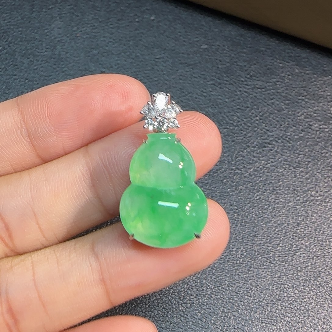 翡翠18K金镶嵌吊坠(不含链)葫芦
