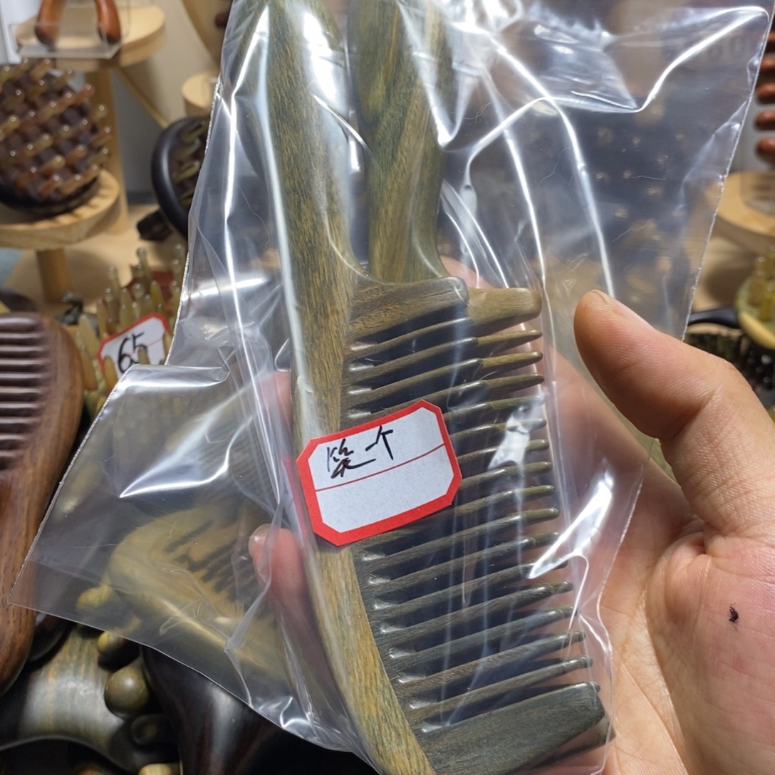 绿檀木中齿顺发木梳