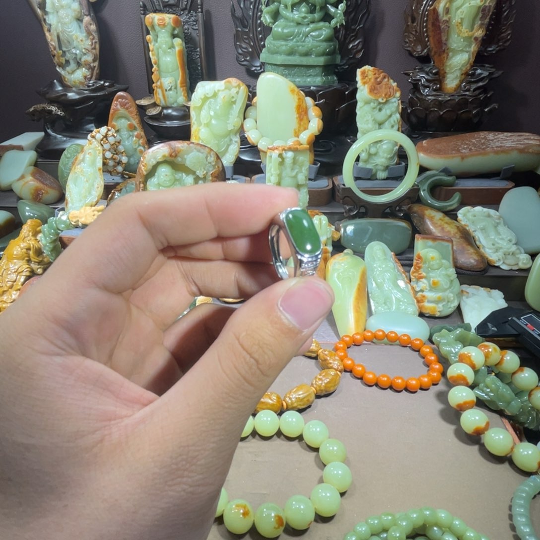 透闪石质玉戒指未镶嵌老****j