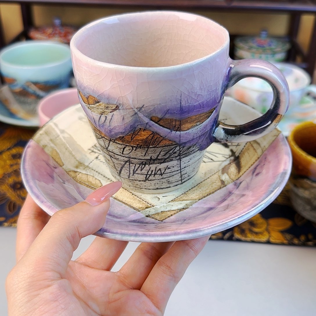 他家茶具瓷器真美！
