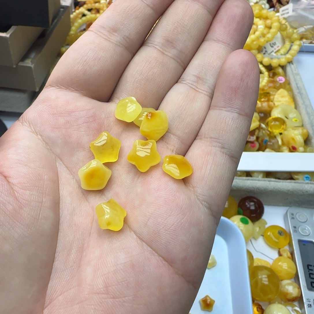 琥珀未镶嵌裸石星星一对随机发约10×6