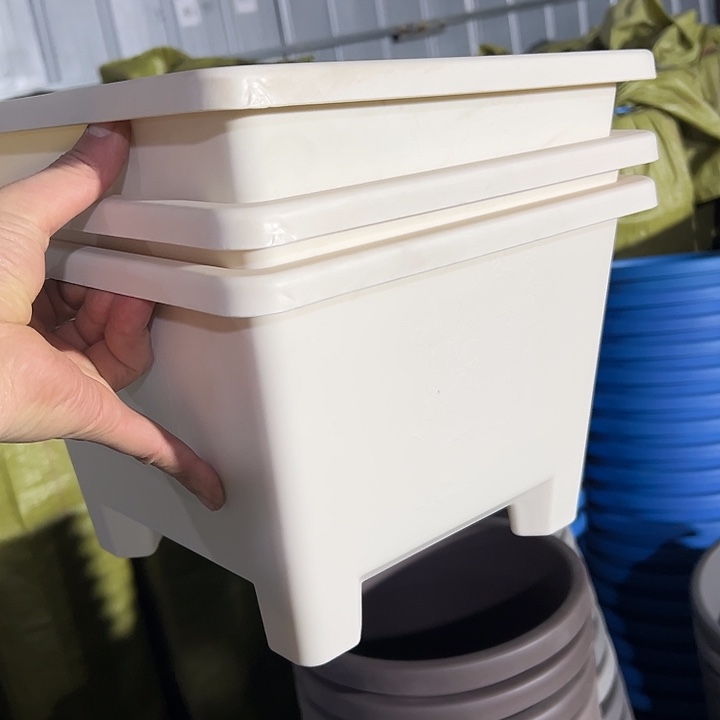 微瑕米白方球根盆26外径19高3个盆