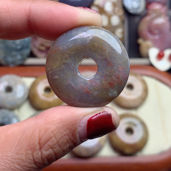 硅化珊瑚（珊瑚玉）颈饰未镶嵌