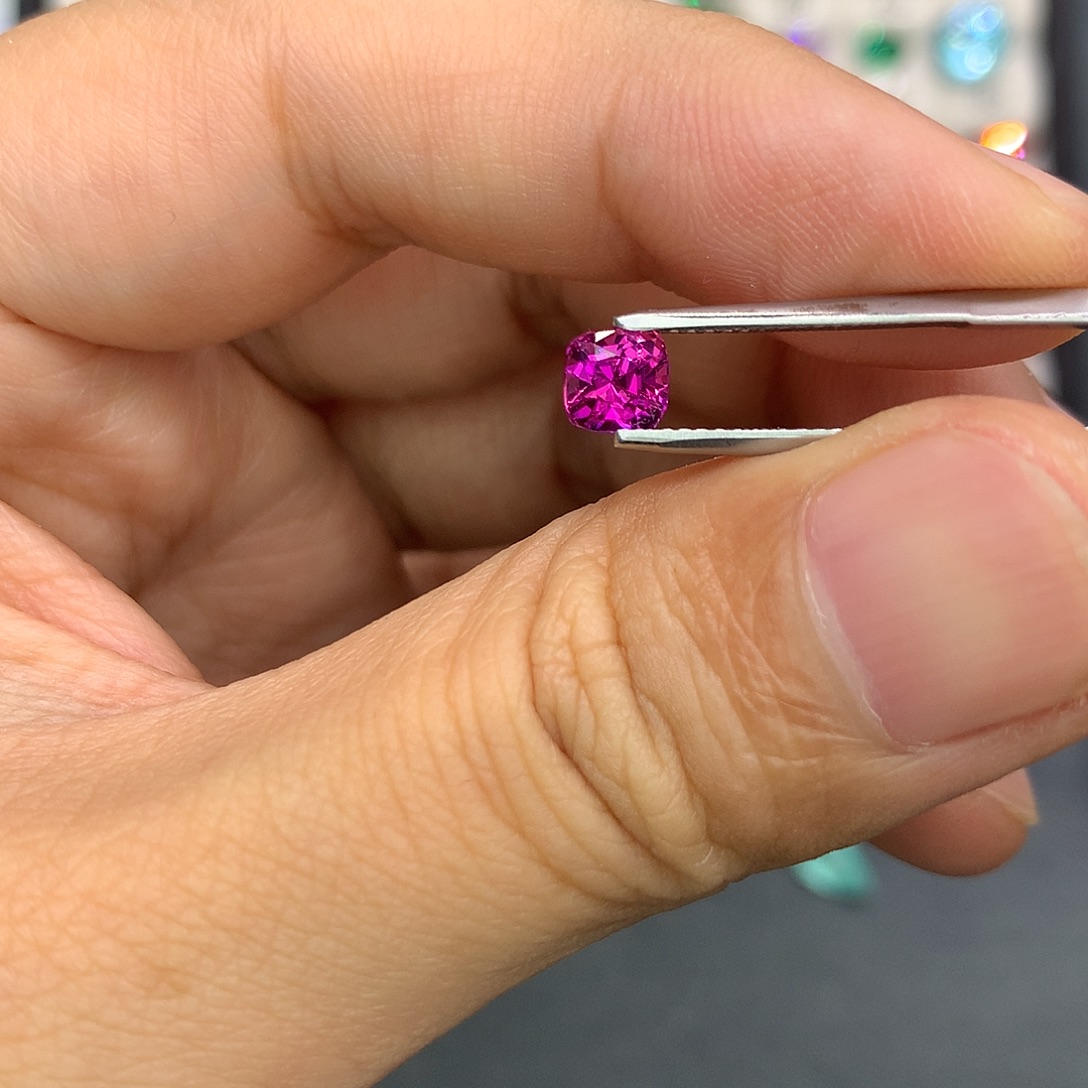 彩色蓝宝石裸石1.05克拉粉蓝宝