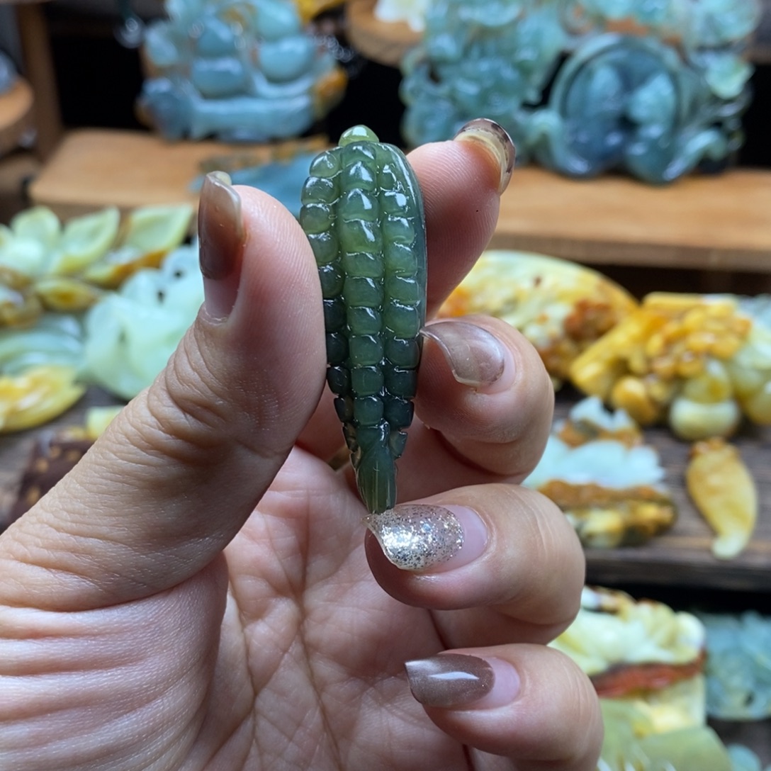 岫玉未镶嵌吊坠(赠链)