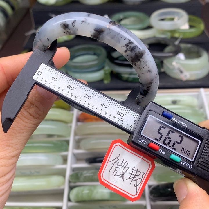 蛇纹石玉未镶嵌手镯564