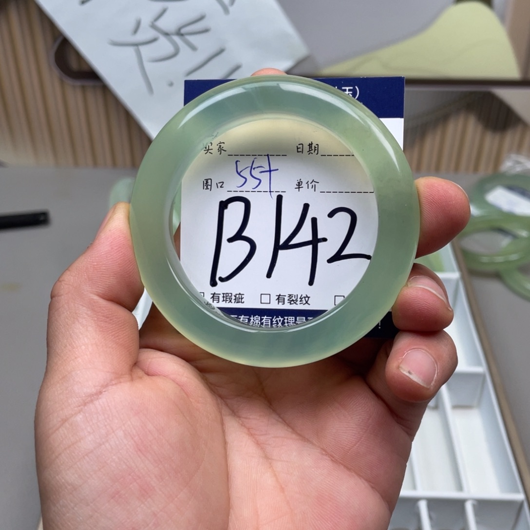 岫玉手镯手镯未镶嵌