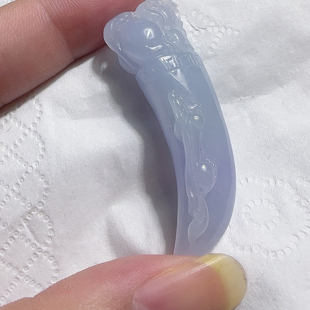 翡翠未镶嵌颈饰龙牙