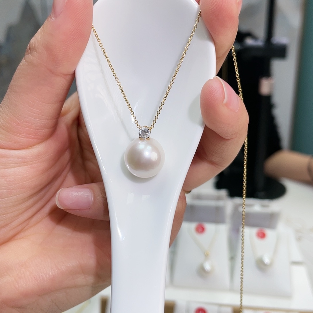 淡水珍珠颈饰18K金镶嵌