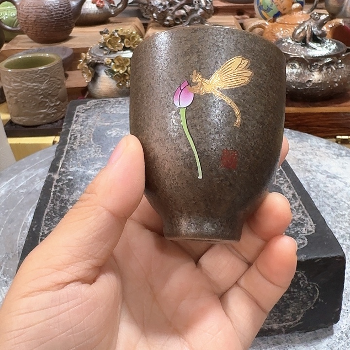 主人杯一个，瓷。品茗赏瓷