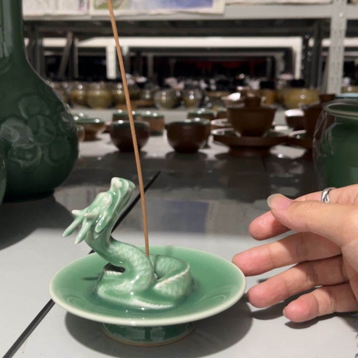 瓷片彭有权 梅子青 龙王香插