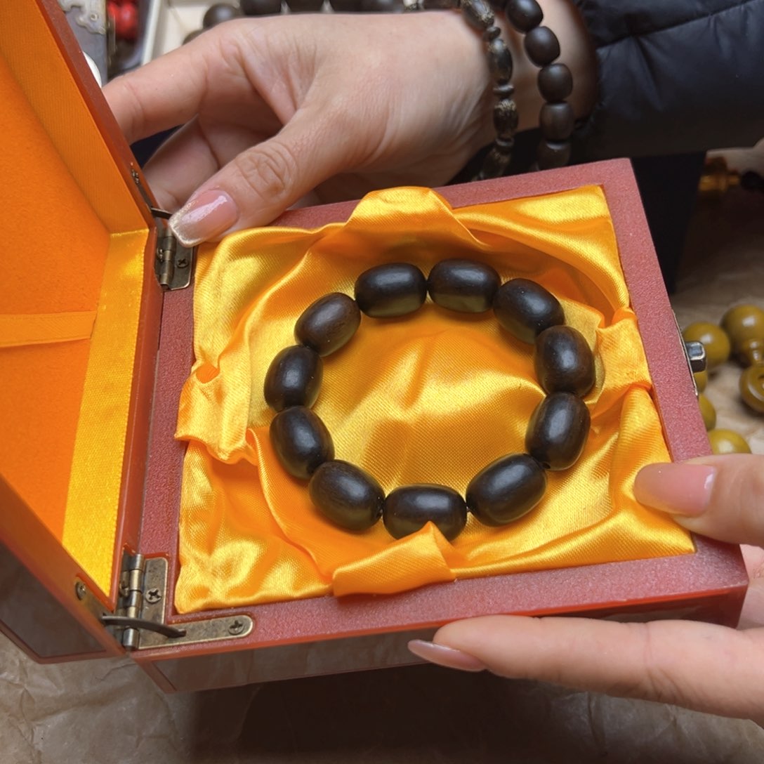 大叶紫檀（黑酸枝木类）