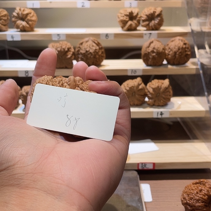 ****哼把件文玩核桃鲸品南疆石核桃