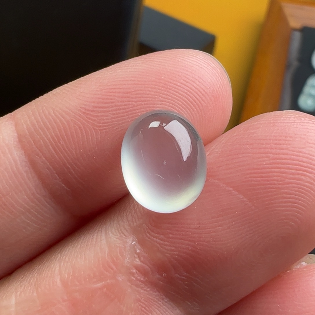 翡翠颈饰未镶嵌蛋面10.4