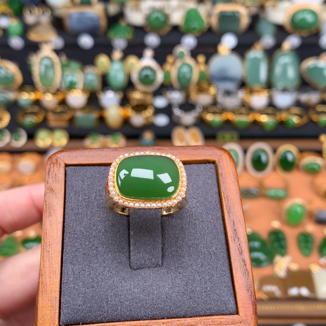 红***貅定制和田玉18K金镶嵌18k金镶嵌戒指