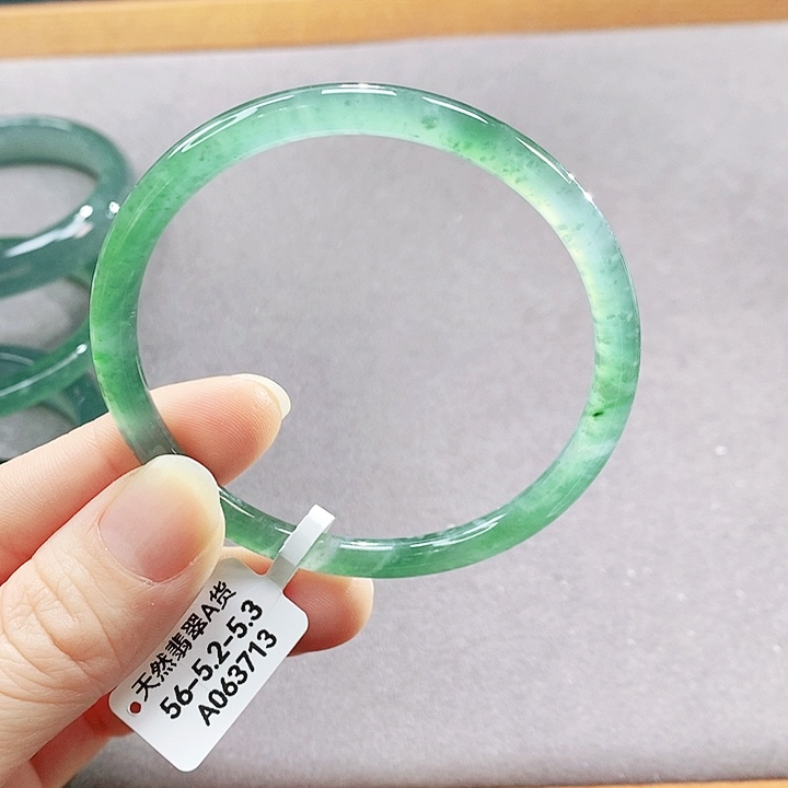 翡翠未镶嵌手镯（圆镯）