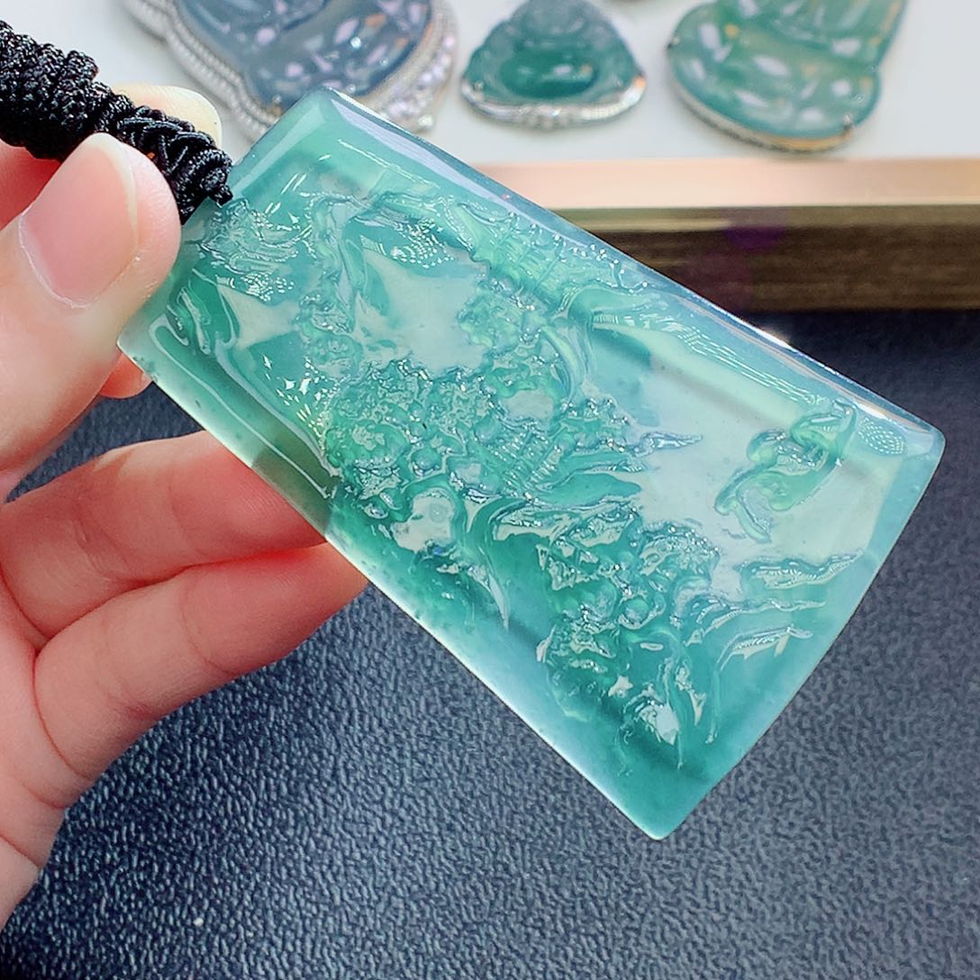 翡翠颈饰未镶嵌翡翠