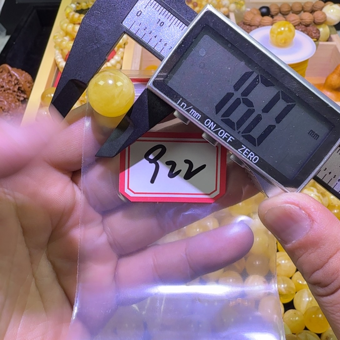 蜜蜡未镶嵌珠宝奇石