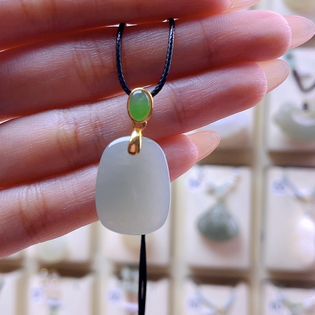 和田玉吊坠(赠链)银S925镀金镶嵌静***?