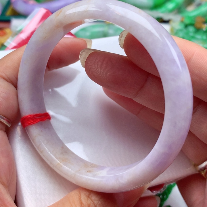 翡翠手镯未镶嵌翡翠