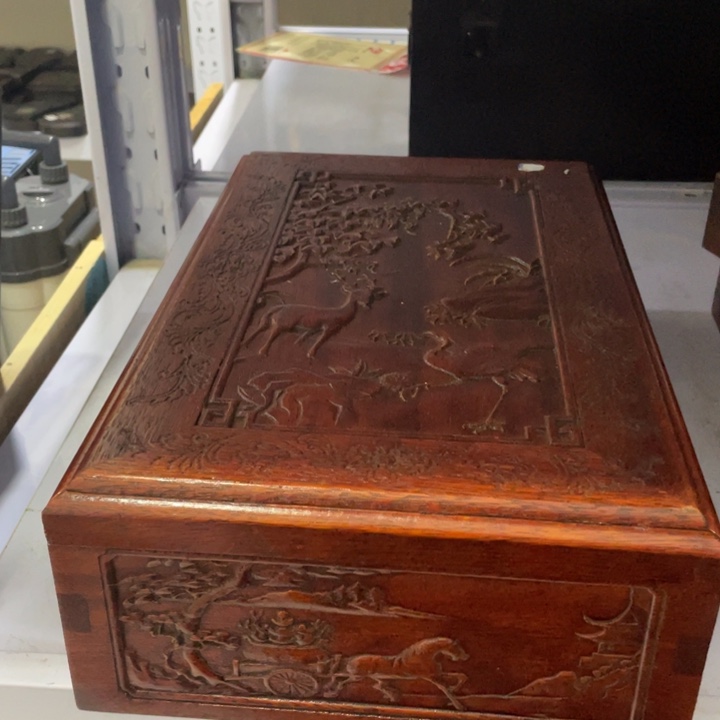 花梨木类端景台陶瓷艺术家的作品