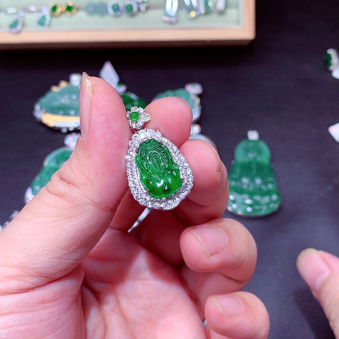 【闪购商品】翡翠吊坠(不含链)未镶嵌