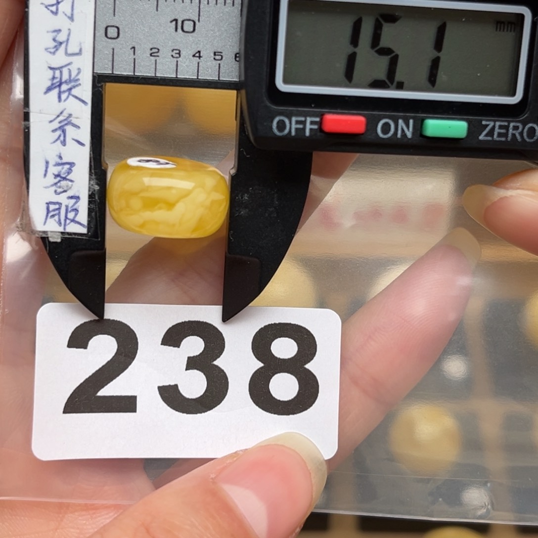 蜜蜡裸石未镶嵌蜜蜡