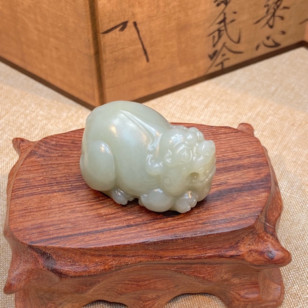 和田玉立体貔貅手把件