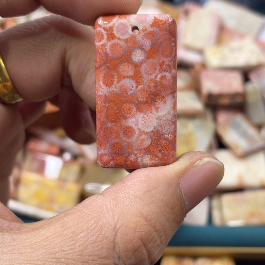 未镶嵌手镯硅化玉