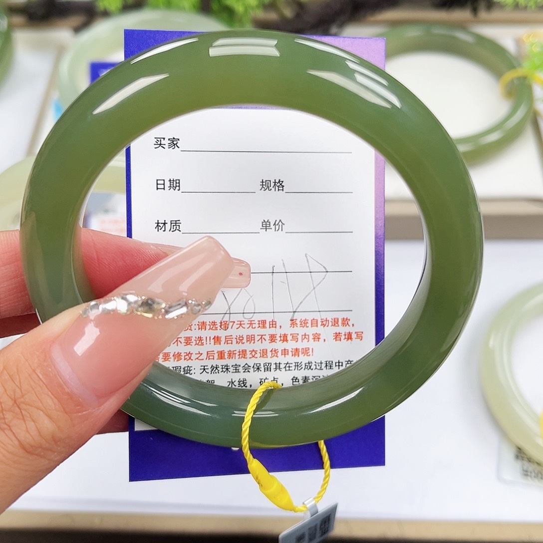 和田玉手镯未镶嵌