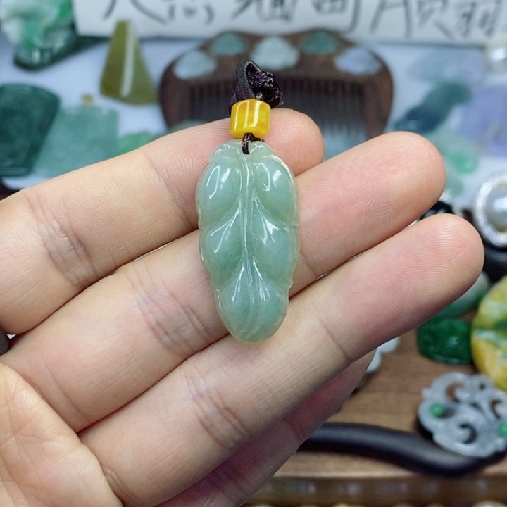 翡翠吊坠(不含链)足铂镶嵌