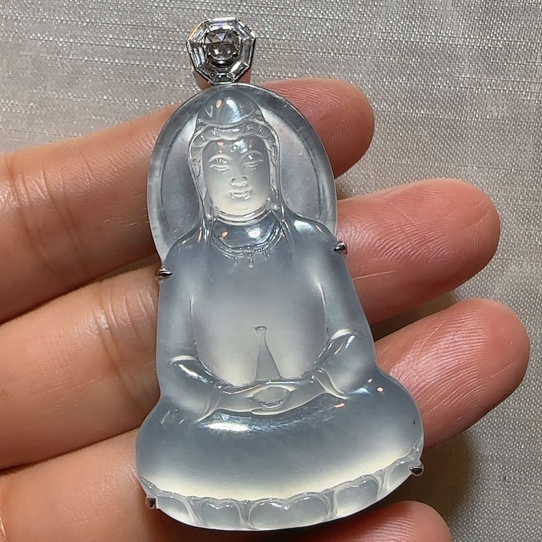 翡翠18K金镶嵌颈饰观音