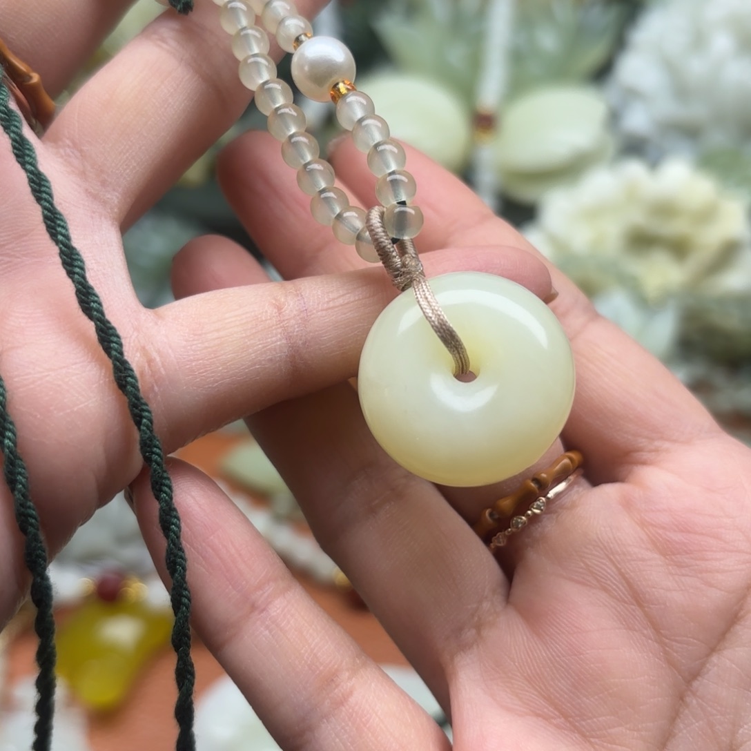蛇纹石玉未镶嵌颈饰