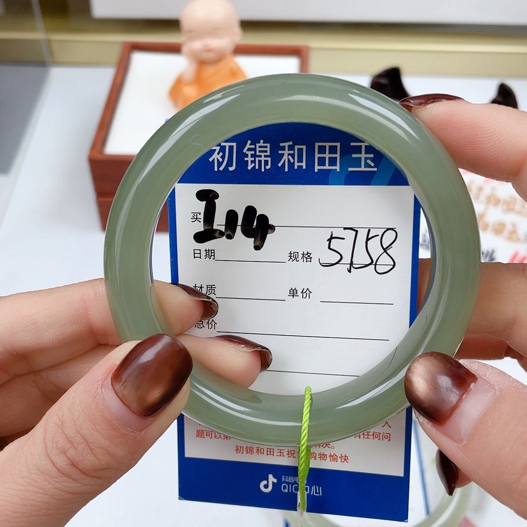 和田玉手镯未镶嵌