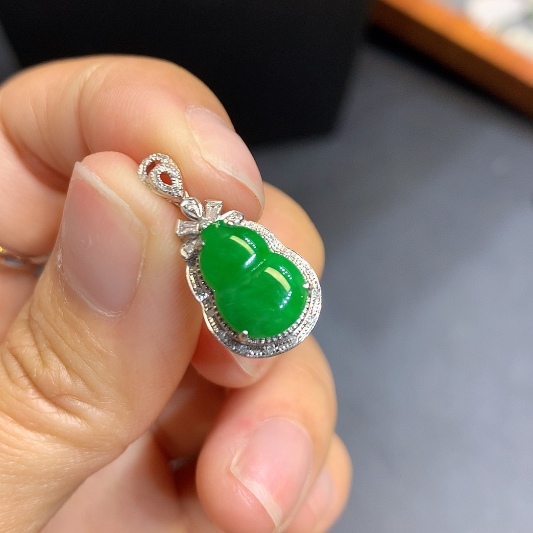 翡翠吊坠(不含链)18K金镶嵌