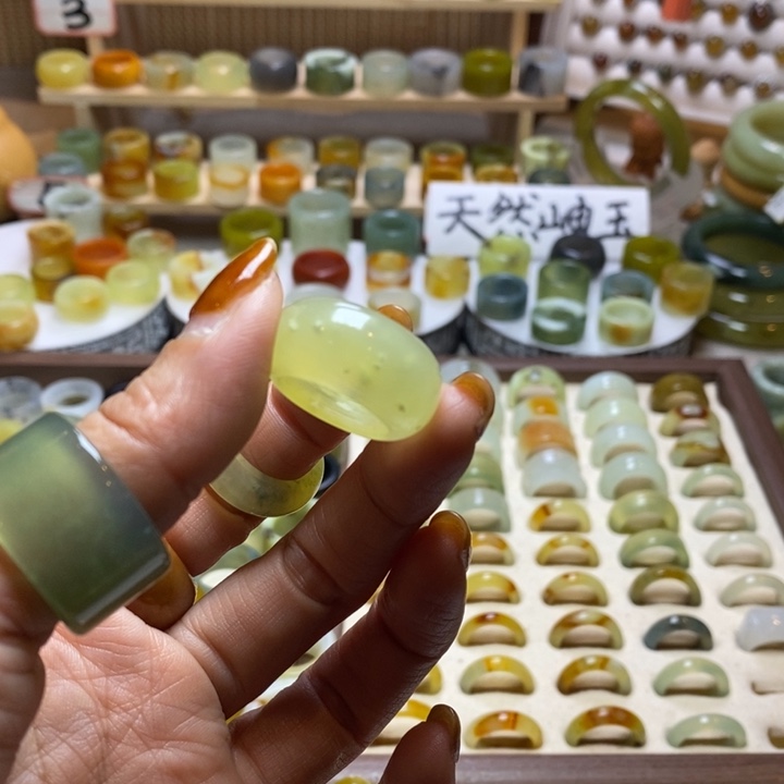 狐***狸岫玉未镶嵌戒圈岫玉精品指环