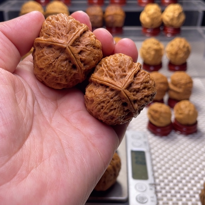 文玩核桃把件借**言7红宝石三棱