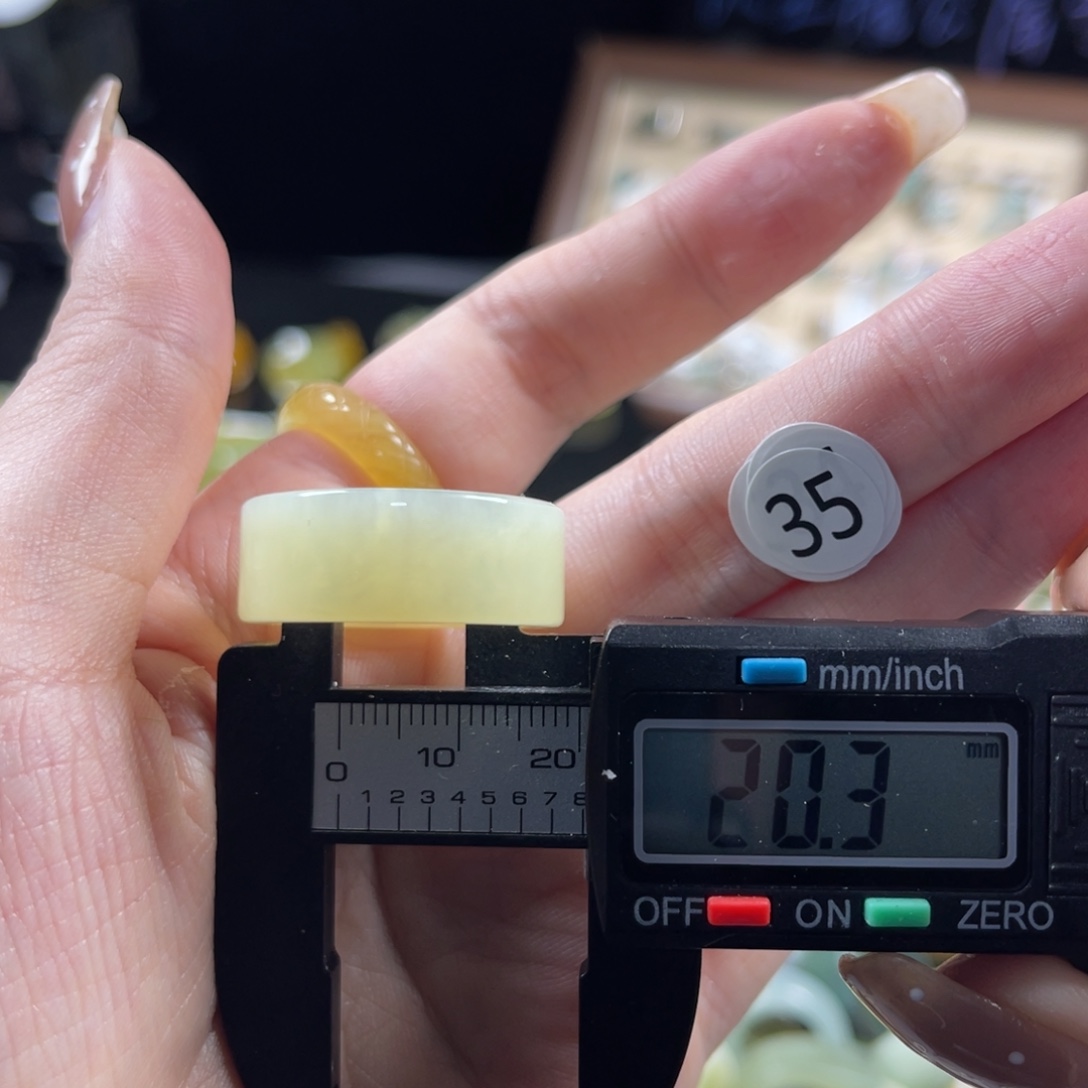 蛇纹石玉未镶嵌戒指