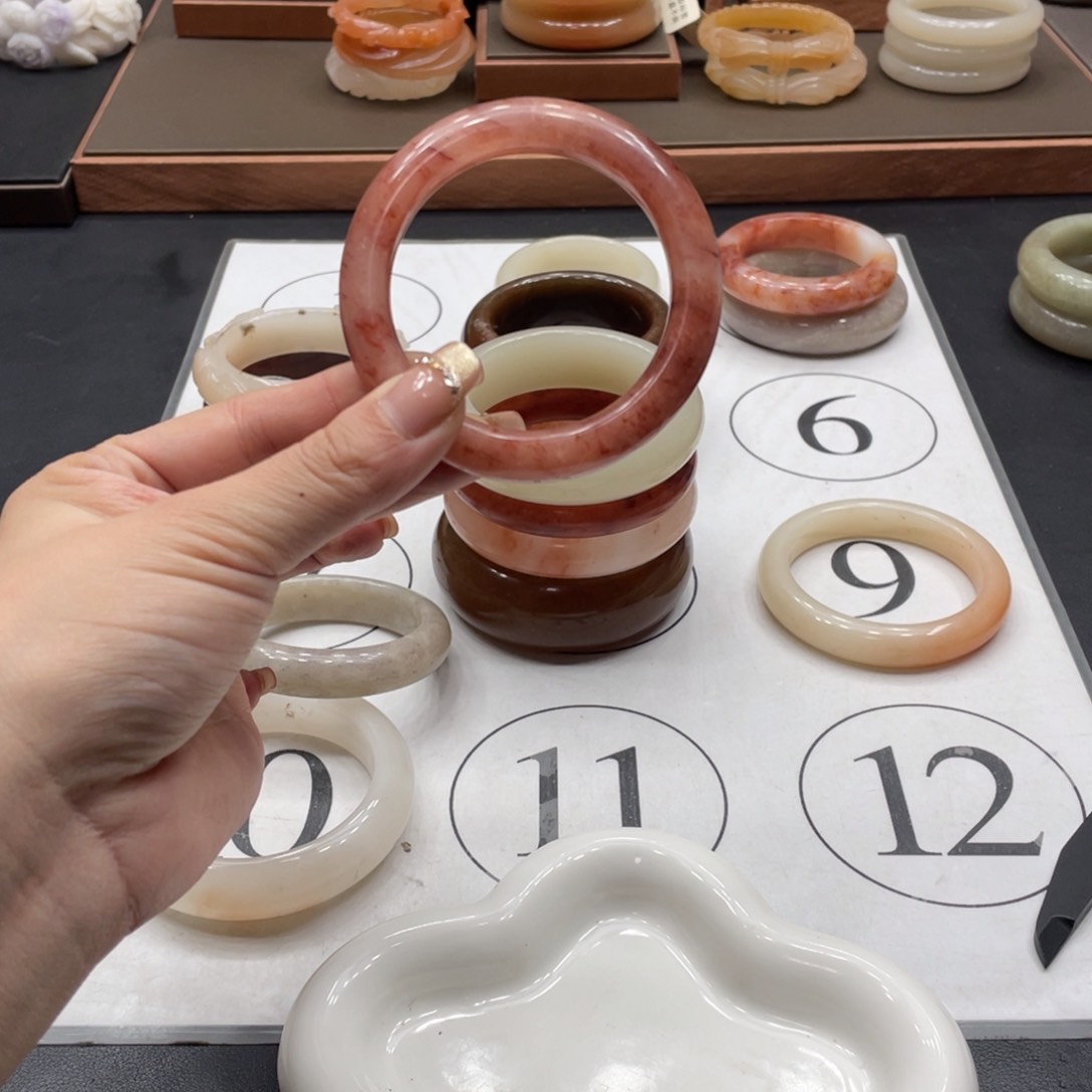 查罗石手镯未镶嵌晚****?