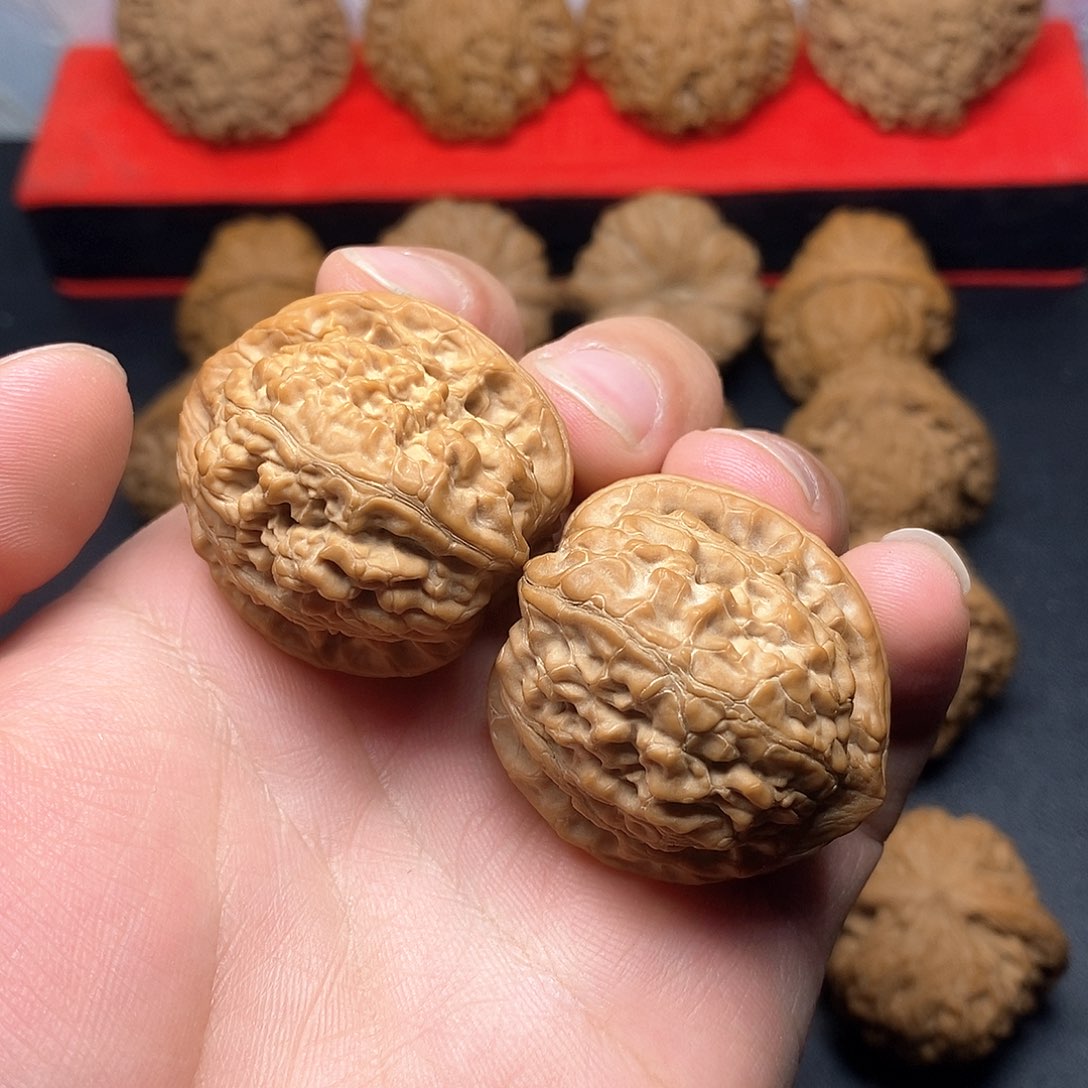 文玩核桃把件37牡丹纹