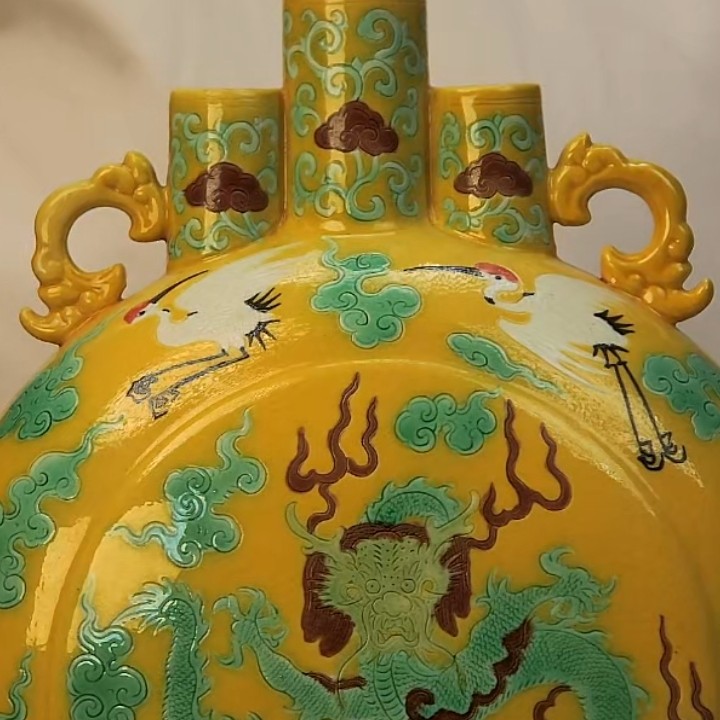 梅子青釉龙泉窑口展现独特韵味