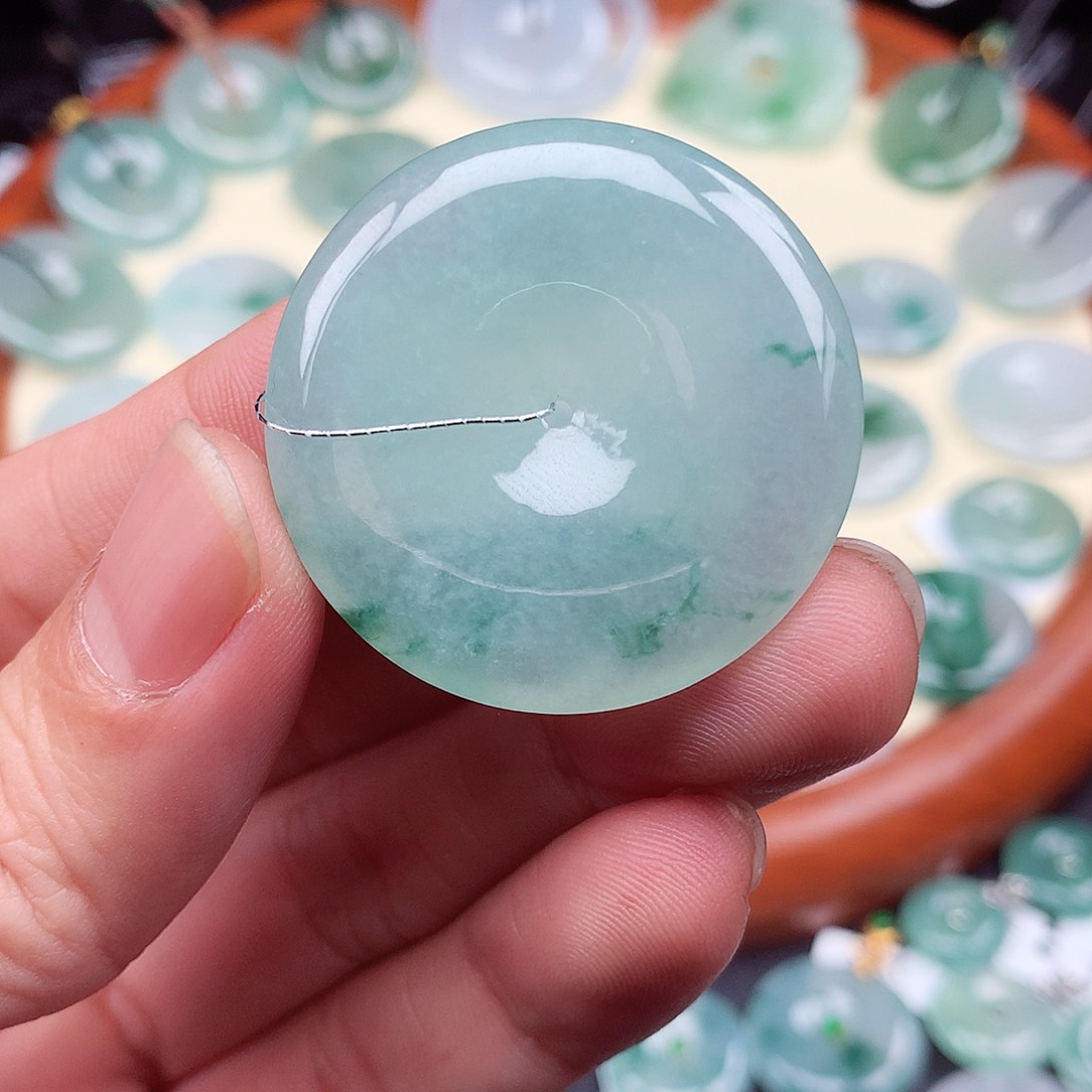 翡翠颈饰未镶嵌大平安扣