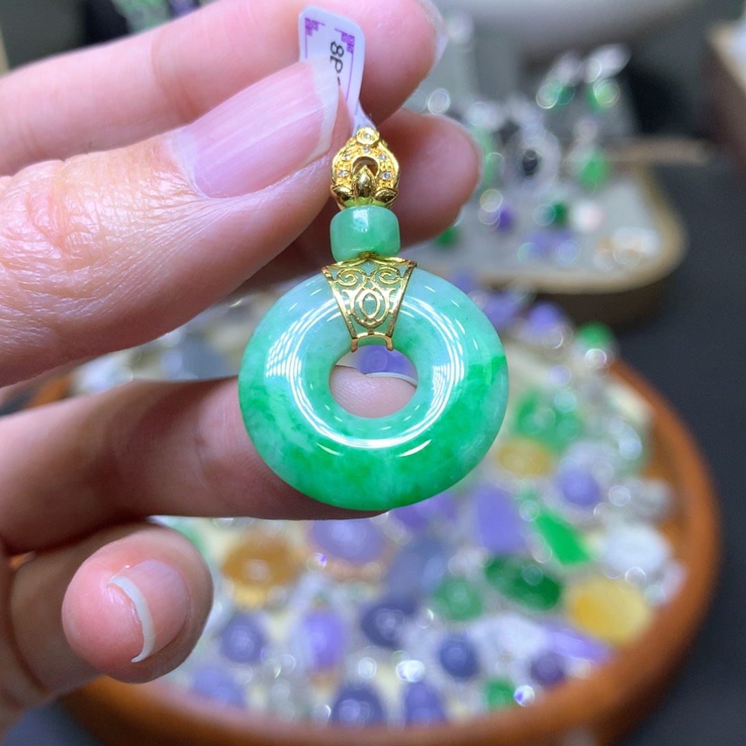 【闪购商品】翡翠颈饰18K金镶嵌翡翠吊坠项链