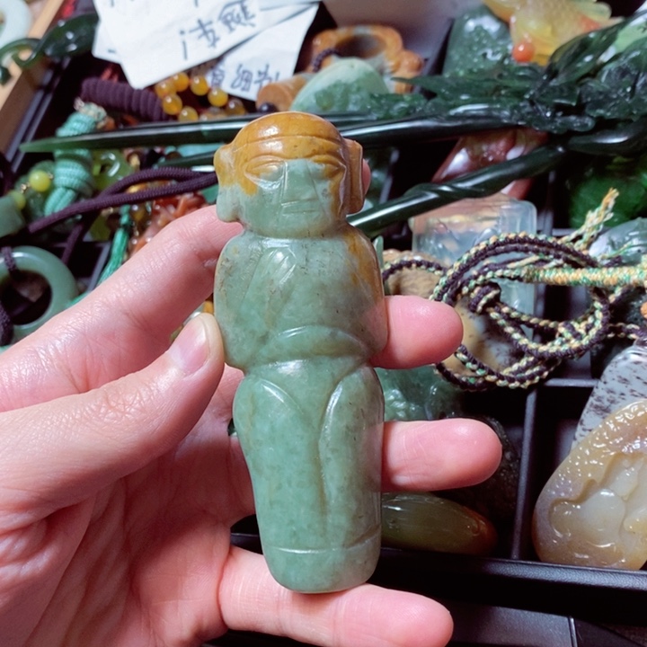 透闪石质玉颈饰未镶嵌